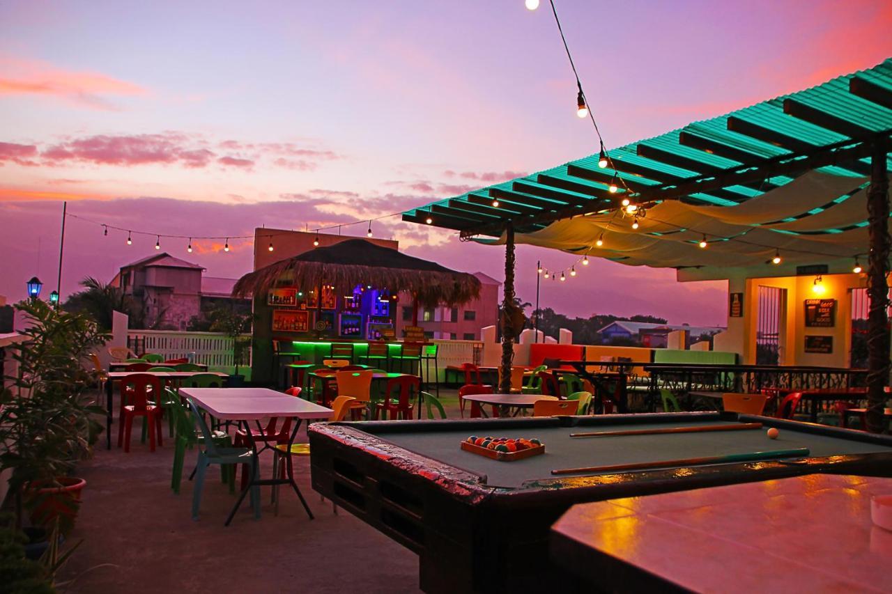 Antwet Backpacker'S Inn & Rooftop Bar Dumaguete City Bagian luar foto