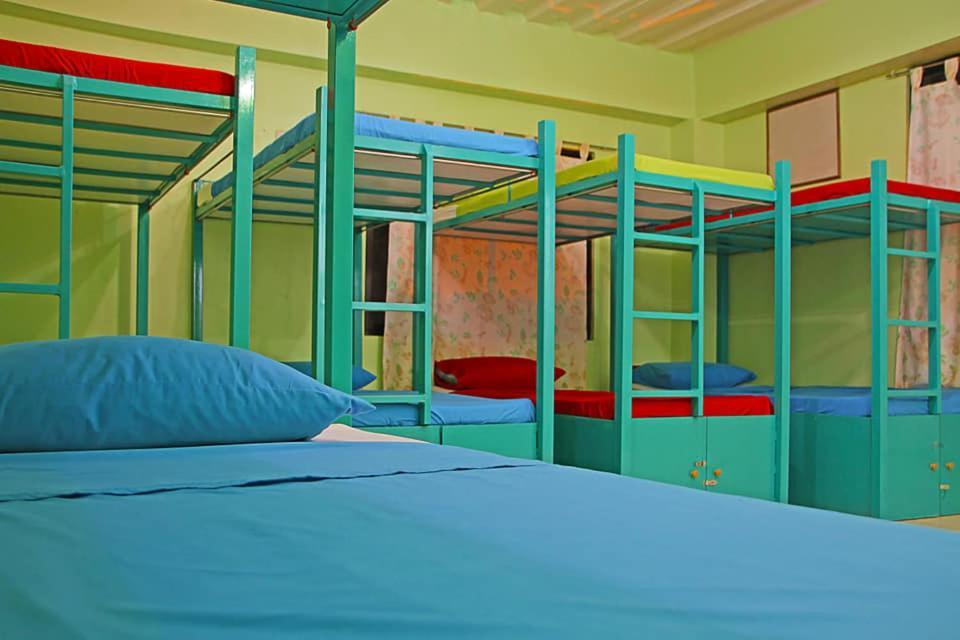 Antwet Backpacker'S Inn & Rooftop Bar Dumaguete City Bagian luar foto