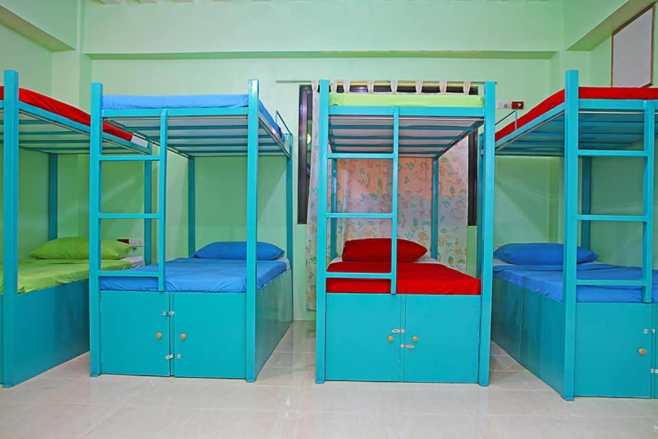 Antwet Backpacker'S Inn & Rooftop Bar Dumaguete City Bagian luar foto