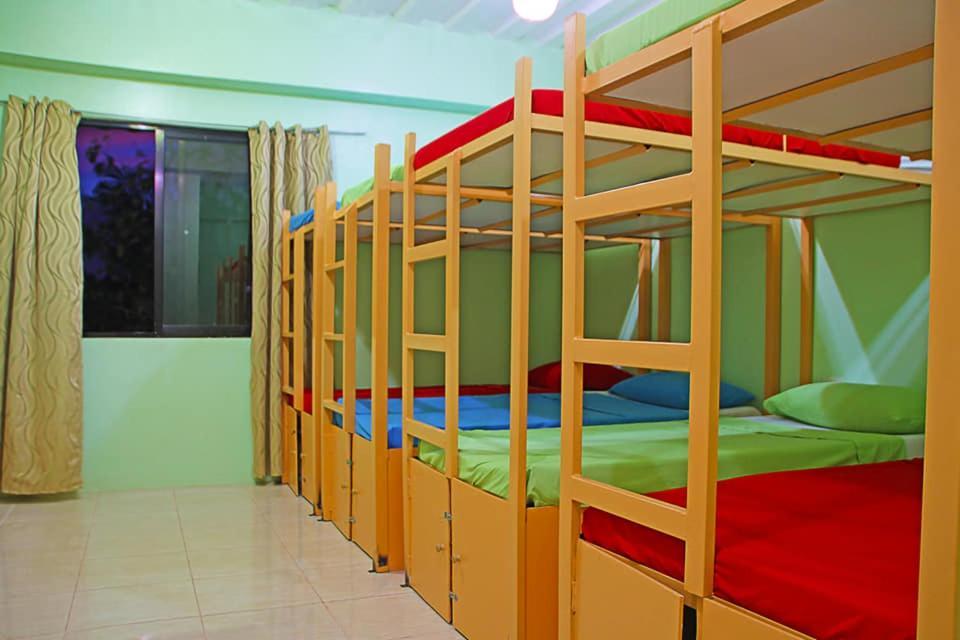 Antwet Backpacker'S Inn & Rooftop Bar Dumaguete City Bagian luar foto