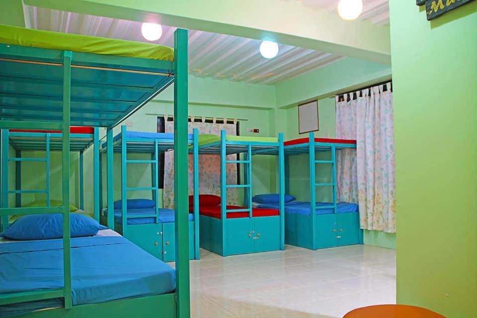 Antwet Backpacker'S Inn & Rooftop Bar Dumaguete City Bagian luar foto
