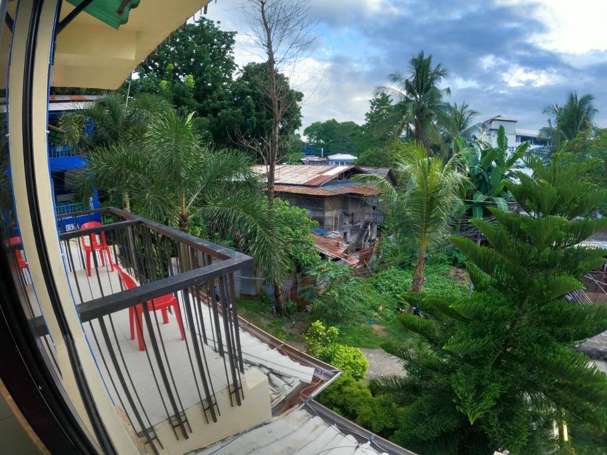 Antwet Backpacker'S Inn & Rooftop Bar Dumaguete City Bagian luar foto