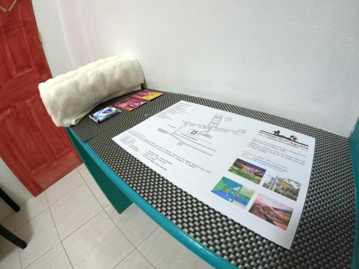 Antwet Backpacker'S Inn & Rooftop Bar Dumaguete City Bagian luar foto