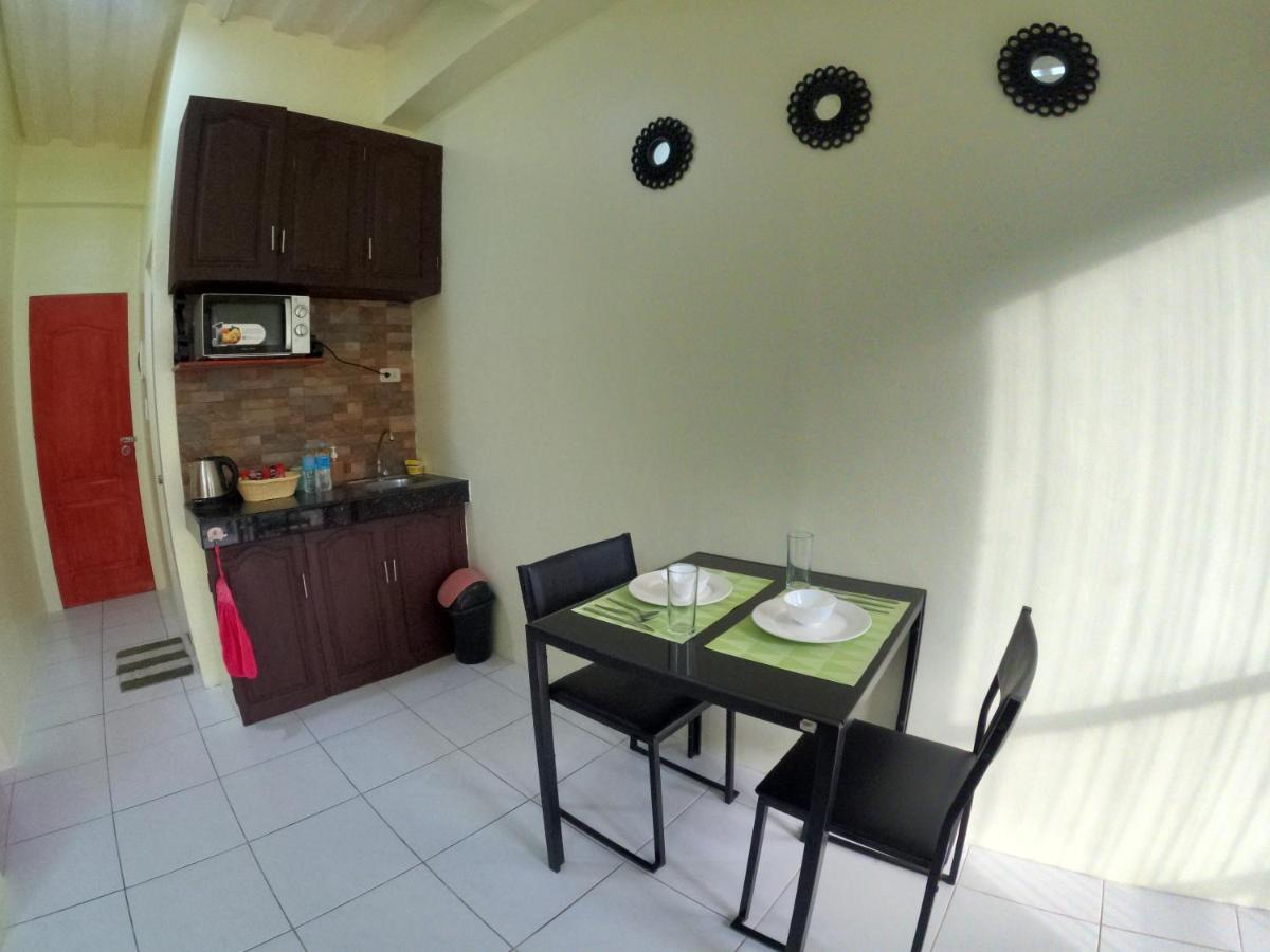 Antwet Backpacker'S Inn & Rooftop Bar Dumaguete City Bagian luar foto